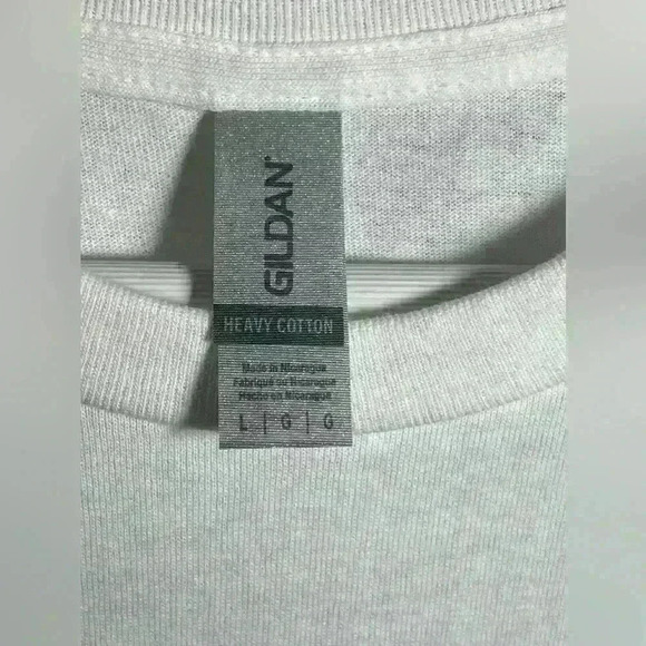 Large Graphic Tee Lips and Lipstick - Picture 3 of 6